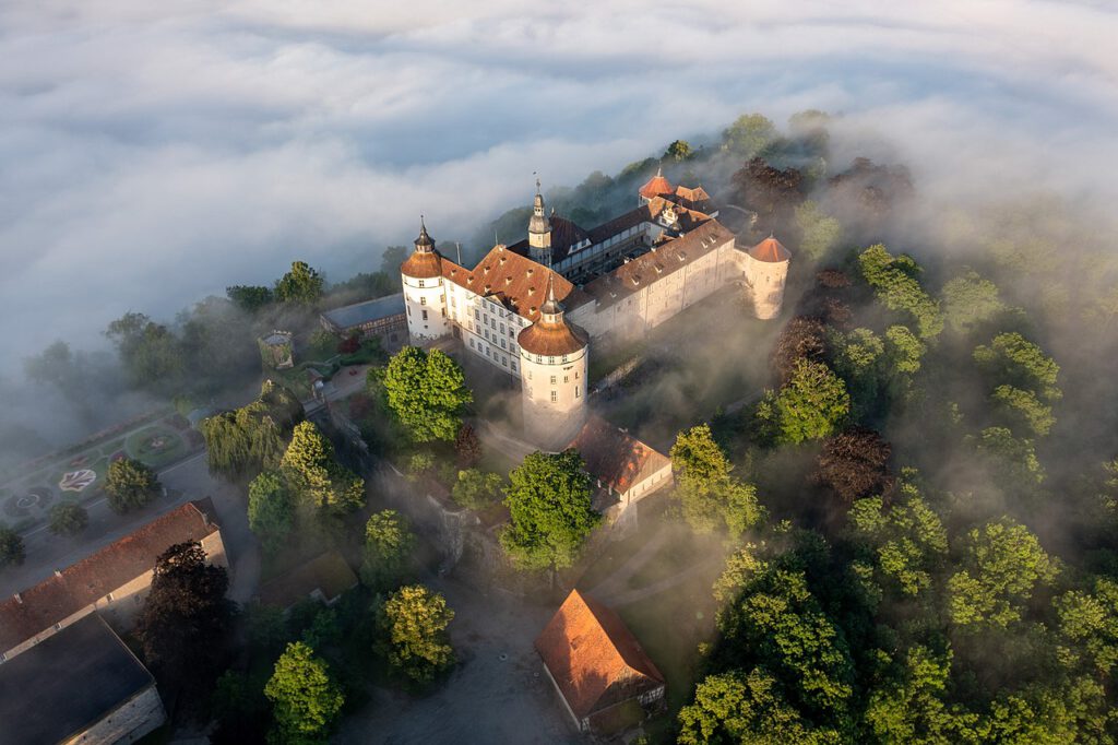 Schloss Langenburg über dem Nebel