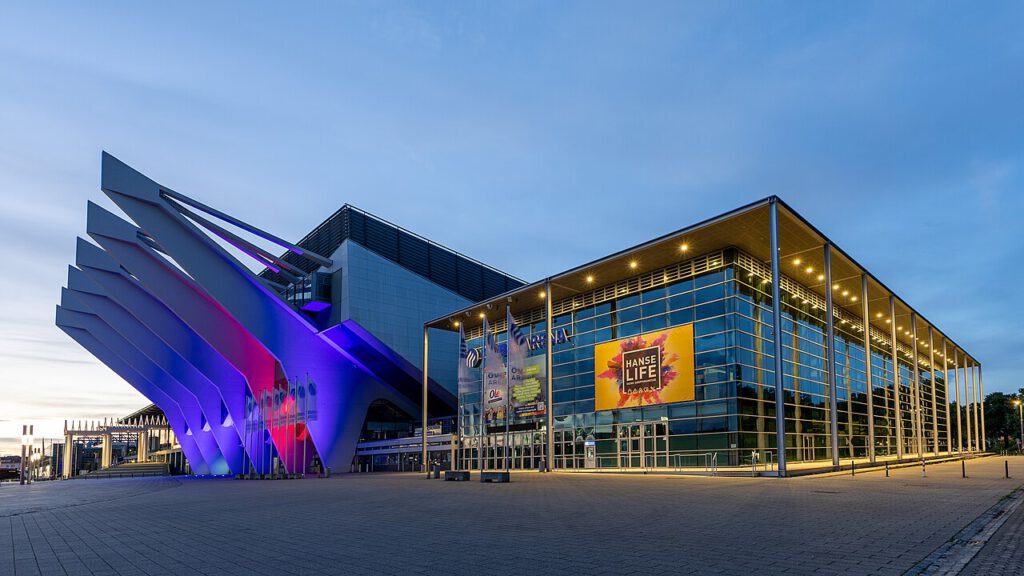 Die Stadthalle in Bremen bei Sonnenuntergang.